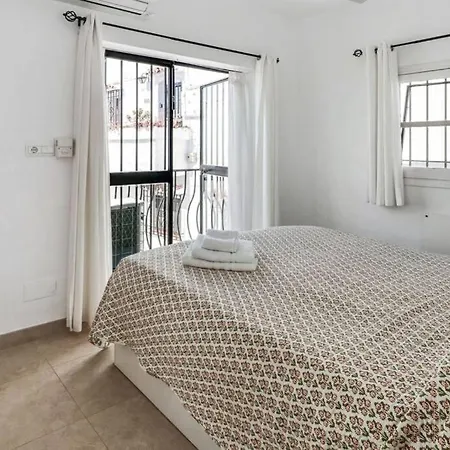 Capistrano Village B, 1 Bedroom + Free Wi-fi Апартаменти Нерха