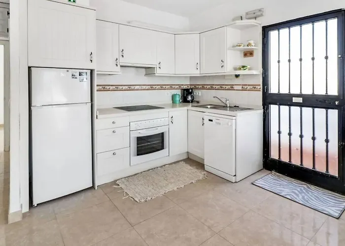 Capistrano Village B, 1 Bedroom + Free Wi-fi Апартаменты *