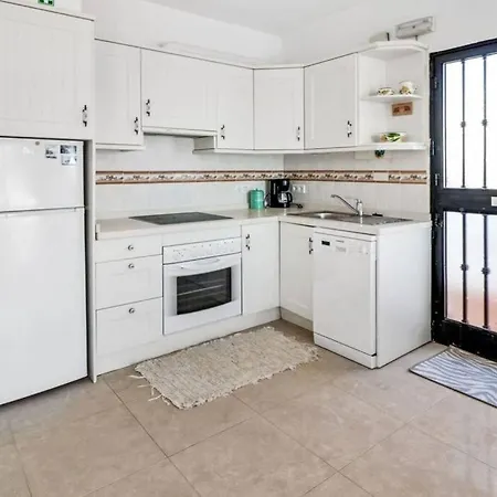 Capistrano Village B, 1 Bedroom + Free Wi-fi דירה *